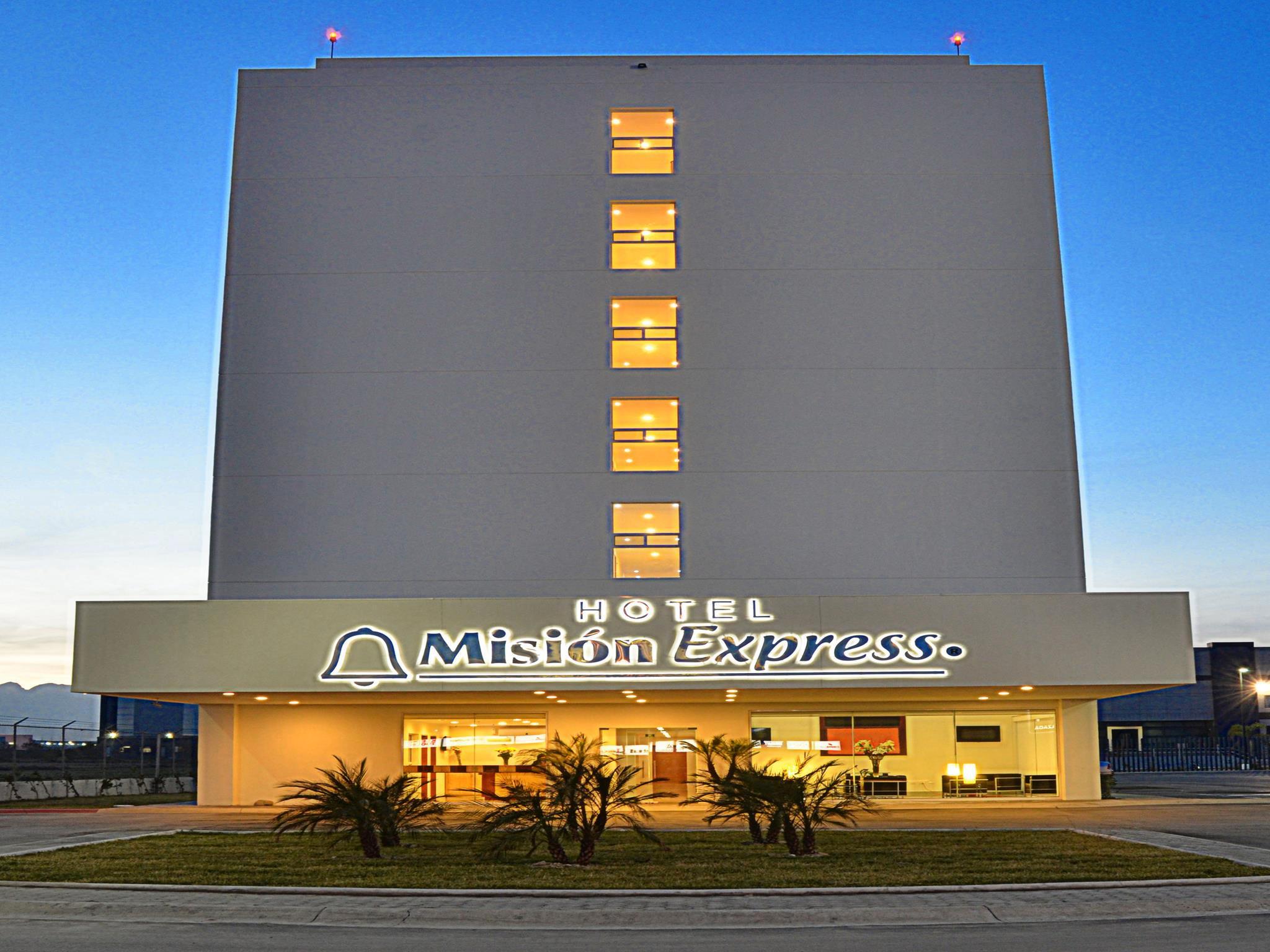 Готель Mision Express Monterrey Aeropuerto La Fe Apodaca Екстер'єр фото