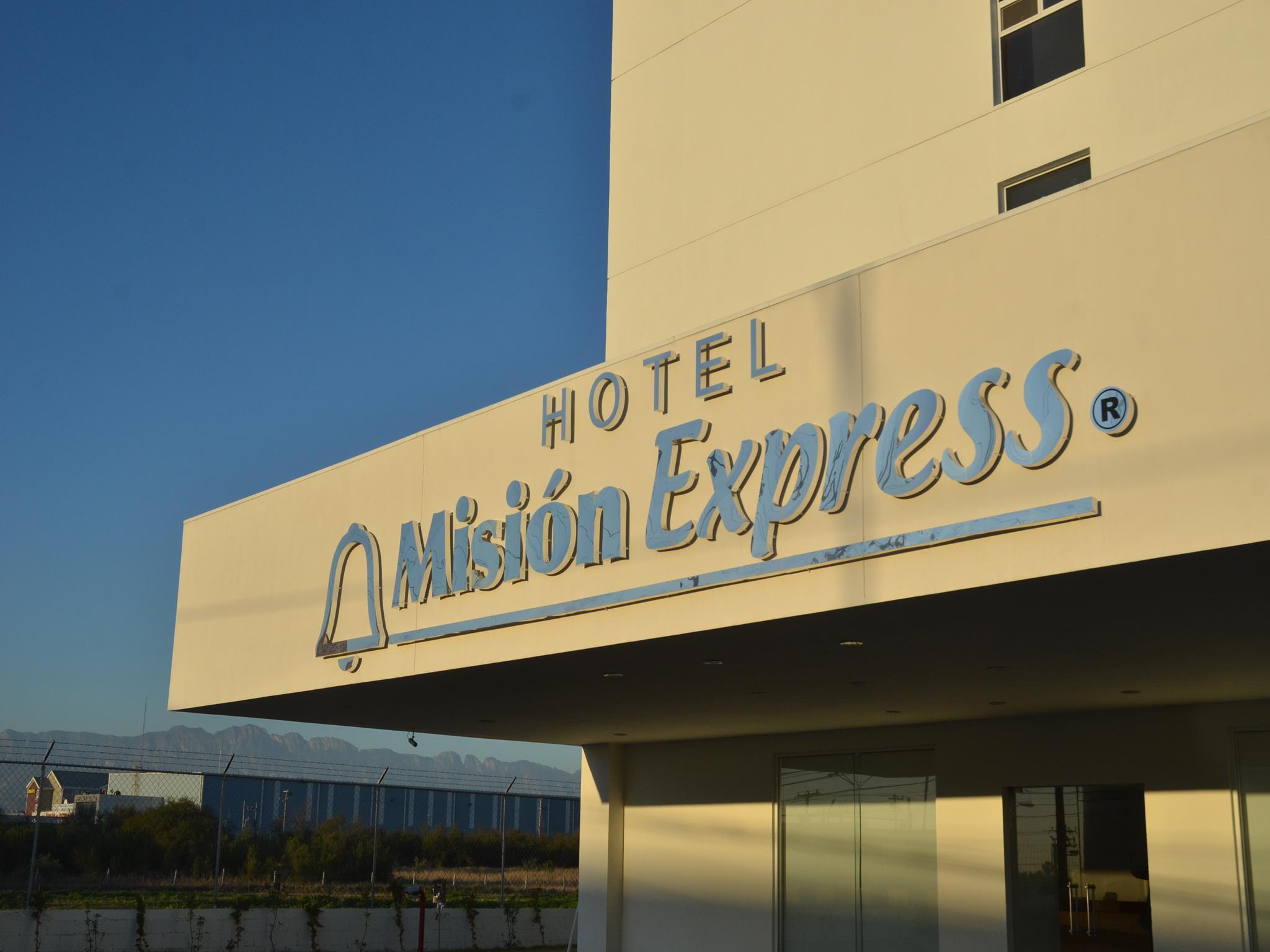 Готель Mision Express Monterrey Aeropuerto La Fe Apodaca Екстер'єр фото